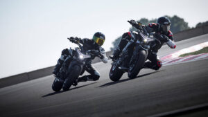 CFMOTO 800NK mootorratas Action