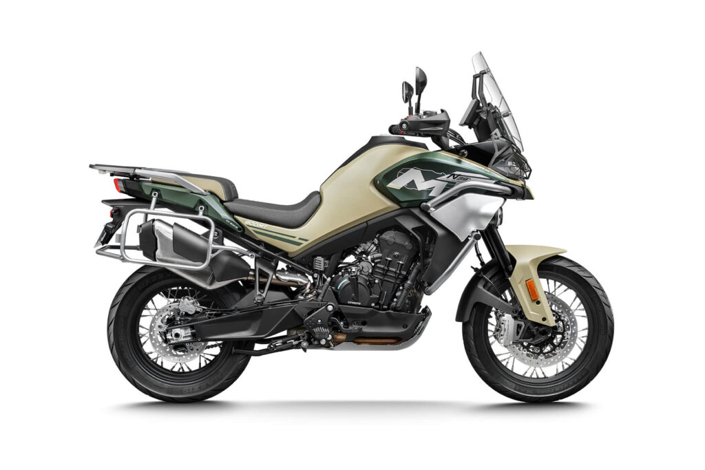 CFMOTO 800MT Touring mootorratas